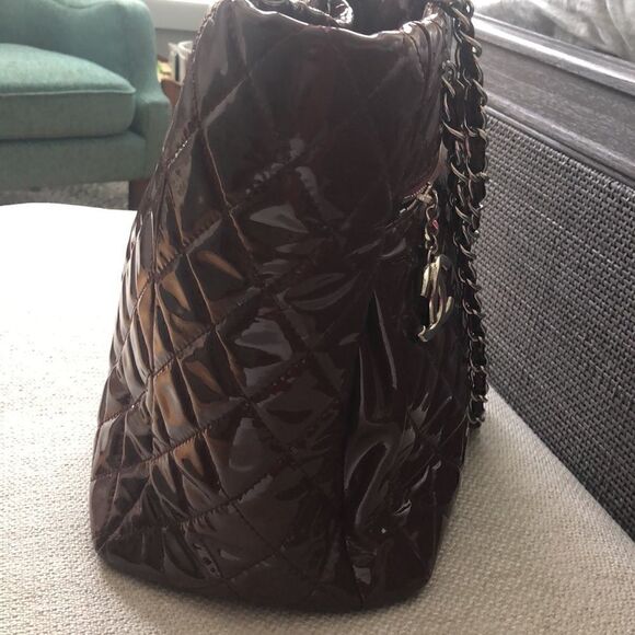 Stunning Authentic Chanel Burgundy Tote Bag - Picture 7 of 9